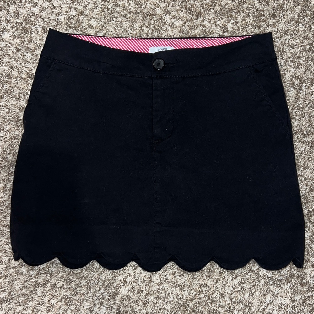 Crown & Ivy Black Mini Skirt with Scalloped Hem Size 2